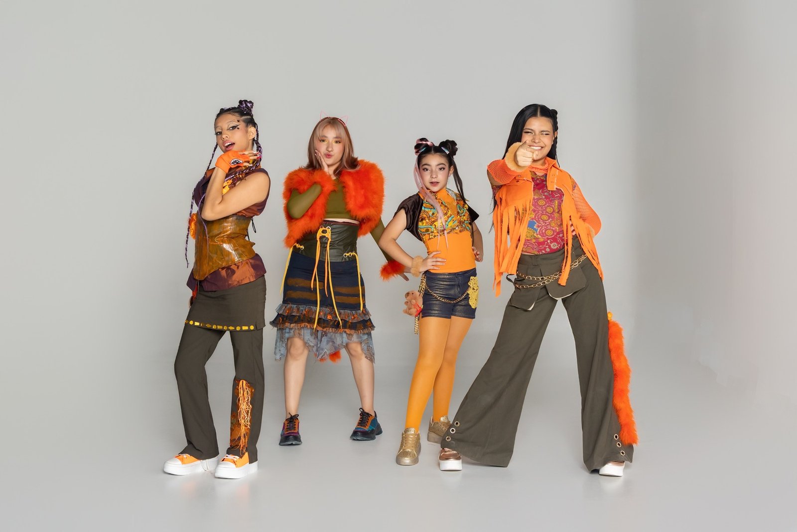Las cuatro integrantes de JEANS NG posando juntas
